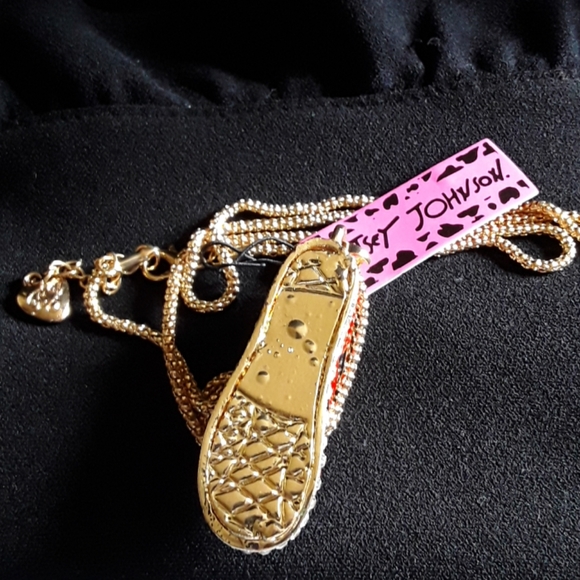 CRYSTAL SHOE NECKLACE - Picture 5 of 8